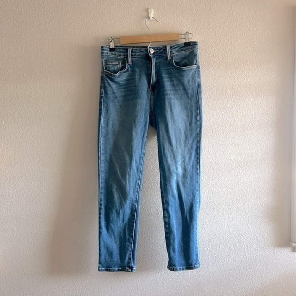 Just Black Peyton Distressed Capri Crop Jean Eco